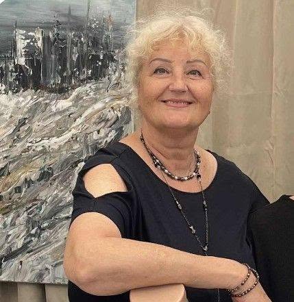 Dailininkė Silva prie paveikslo